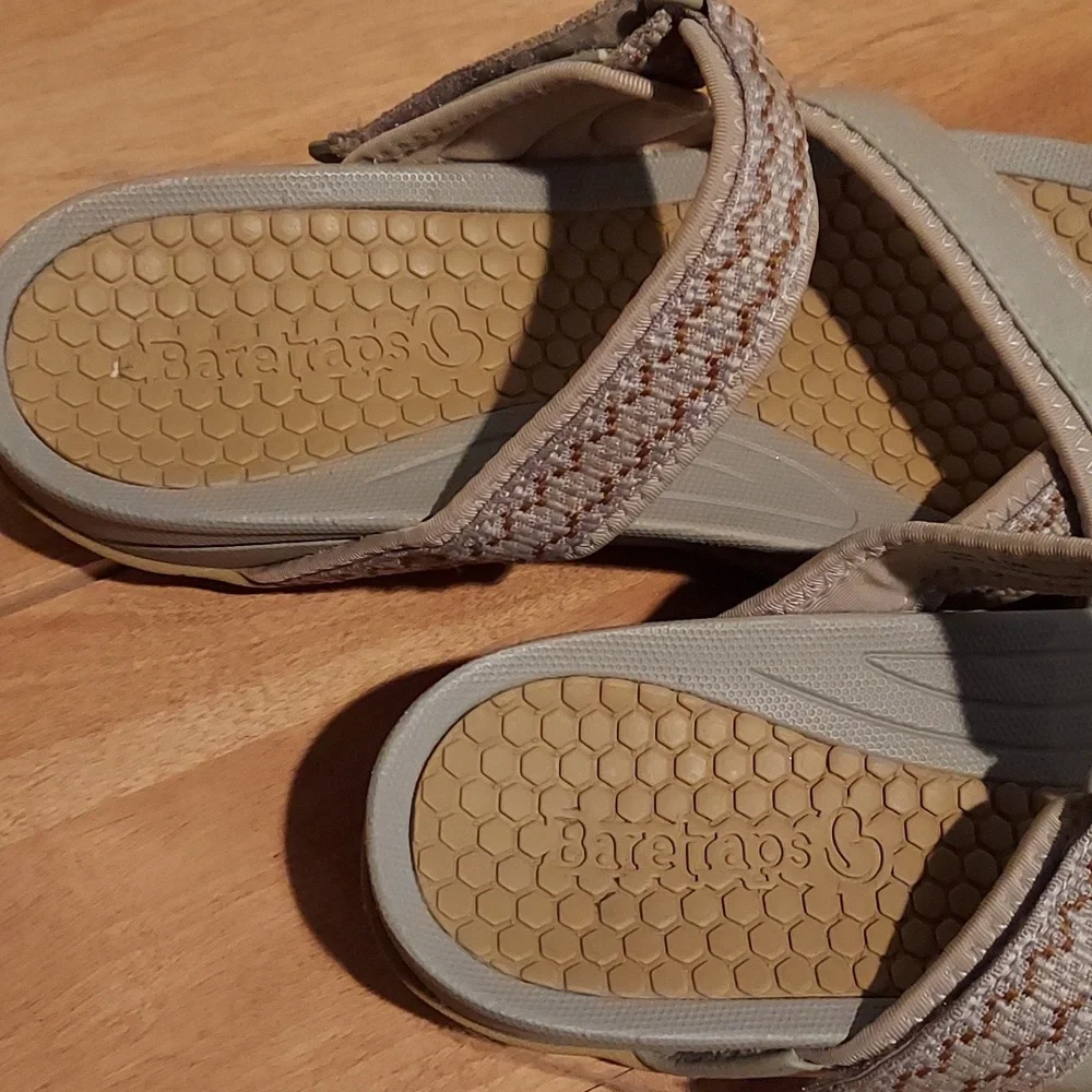 BareTraps Tan and Cream Sandals - Picture 4 of 6